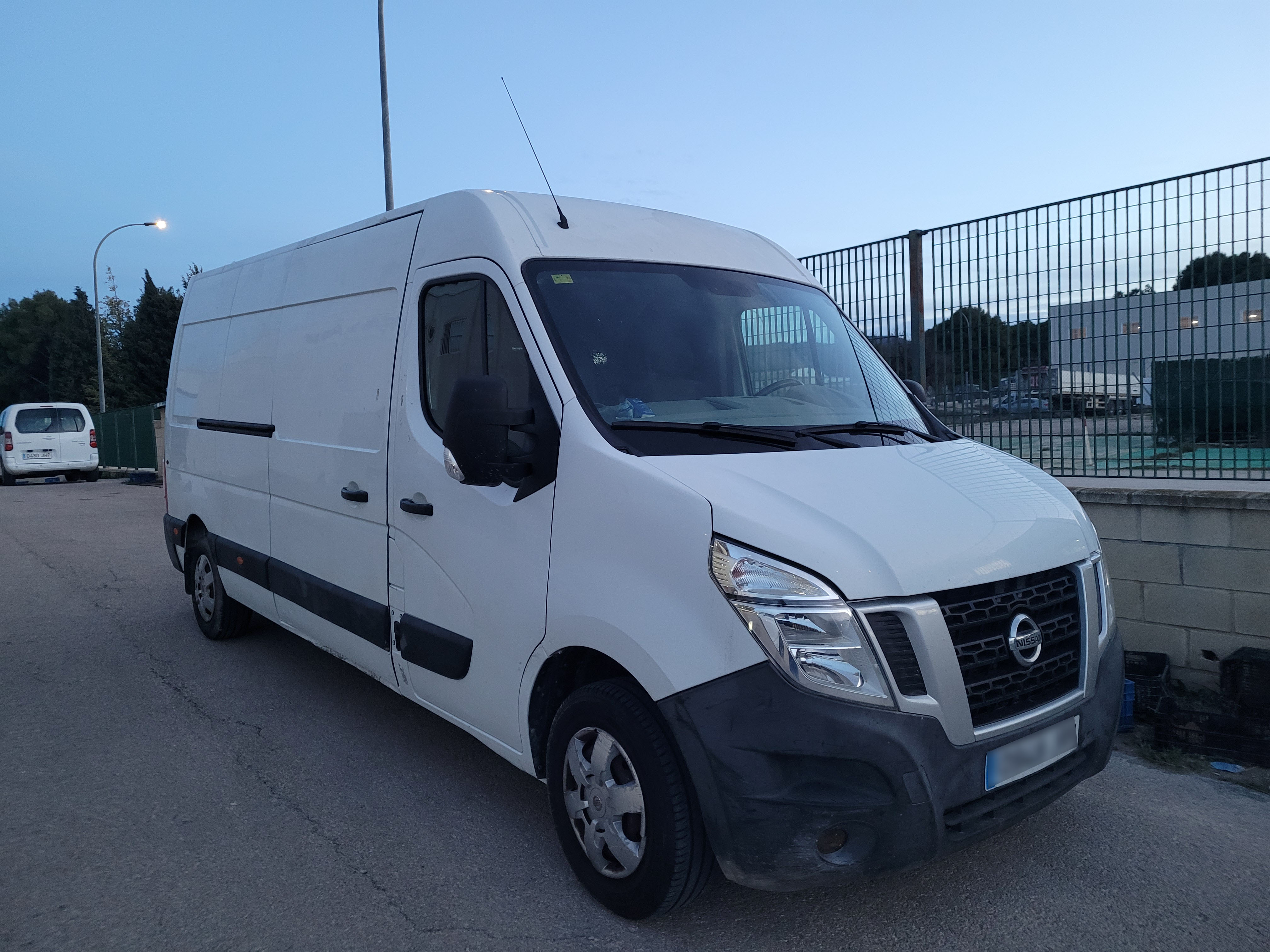 Furgoneta de reparto Nissan